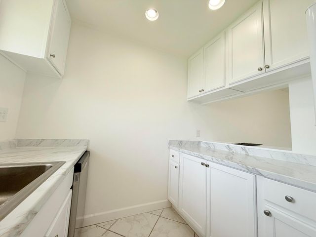 6106 FOREST HILL Boulevard 204, West Palm Beach, FL 33415
