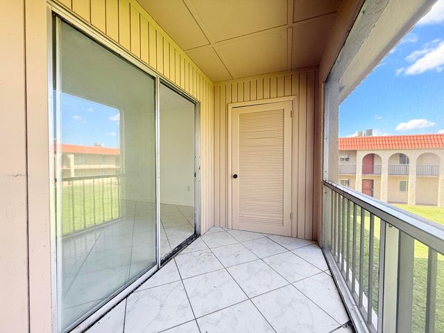 6106 FOREST HILL Boulevard 204, West Palm Beach, FL 33415