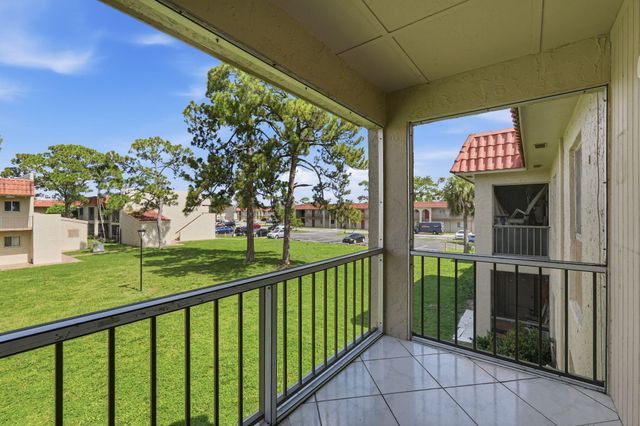6106 FOREST HILL Boulevard 204, West Palm Beach, FL 33415