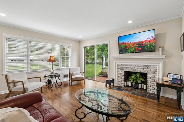 81 Mountain Road, Verona, NJ 07044