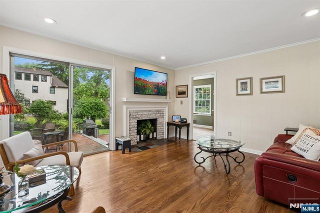 81 Mountain Road, Verona, NJ 07044