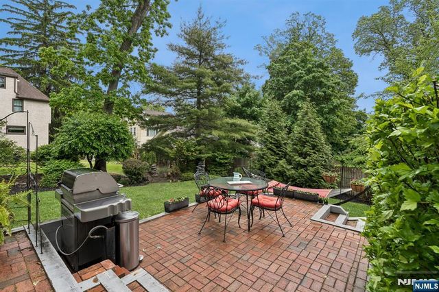 81 Mountain Road, Verona, NJ 07044