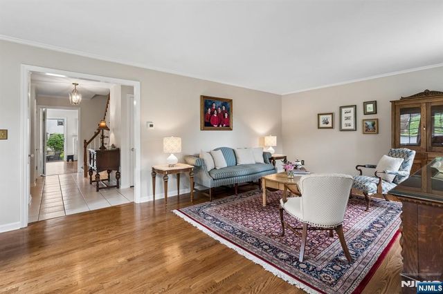 81 Mountain Road, Verona, NJ 07044