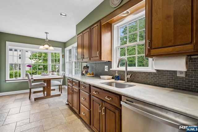 81 Mountain Road, Verona, NJ 07044