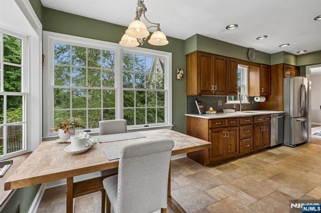 81 Mountain Road, Verona, NJ 07044