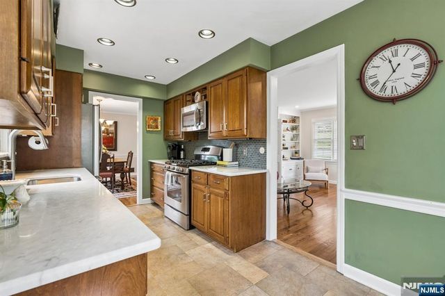 81 Mountain Road, Verona, NJ 07044
