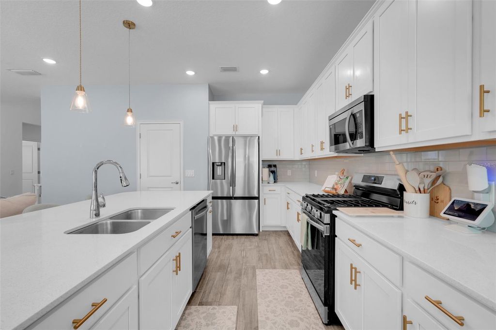 Image 4 of property listing at 2385 SIRENA LANE, Mount Dora, FL 32757