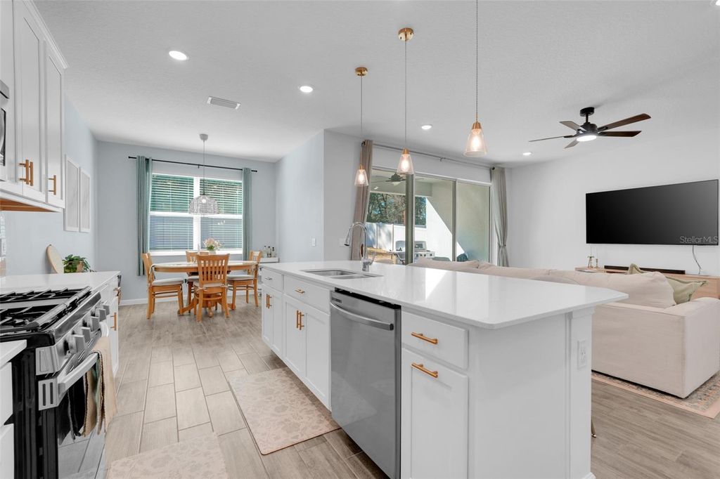 Image 5 of property listing at 2385 SIRENA LANE, Mount Dora, FL 32757