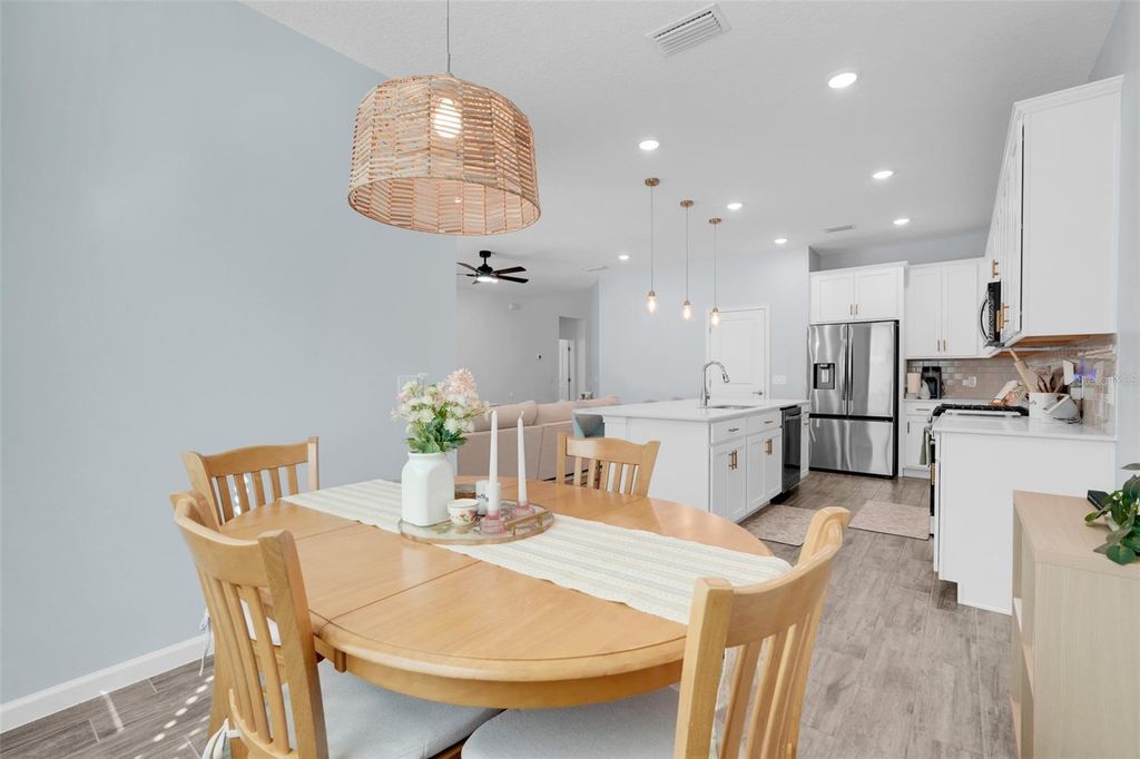 Image 6 of property listing at 2385 SIRENA LANE, Mount Dora, FL 32757