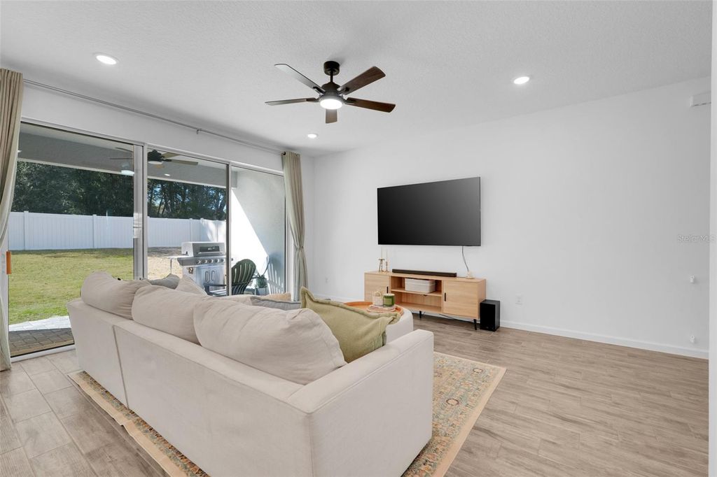 Image 8 of property listing at 2385 SIRENA LANE, Mount Dora, FL 32757