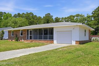 221 Charles Creek Rd Ext, Sneads Ferry, NC 28460