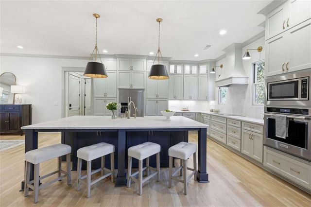 6011 Windjammer Way, Gainesville, GA 30506