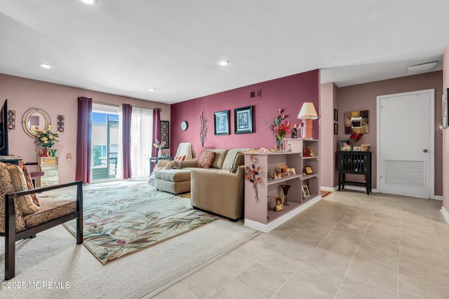 5 Oriel Way, Marlboro, NJ 07746