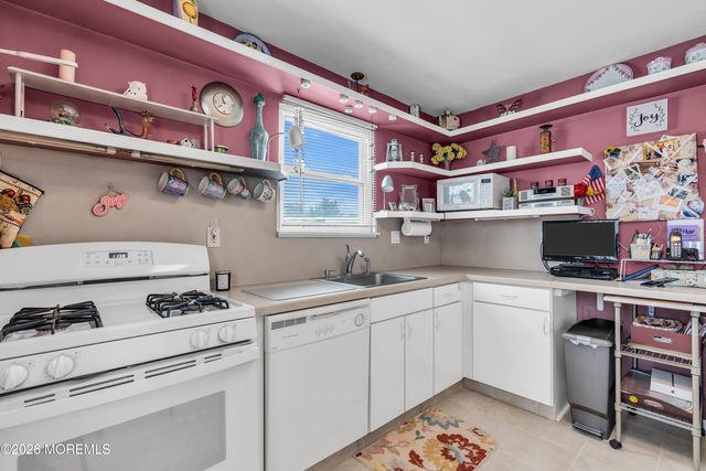 5 Oriel Way, Marlboro, NJ 07746