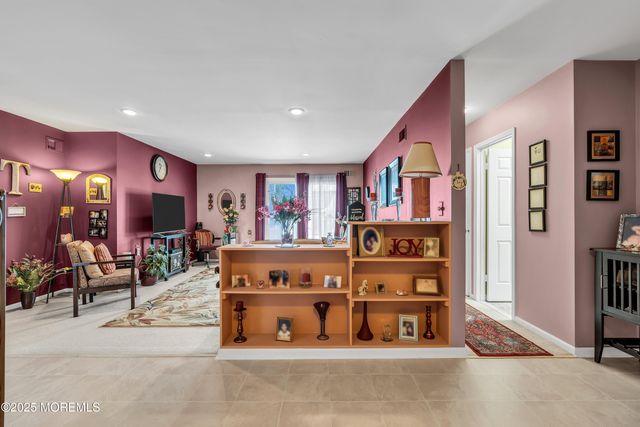 5 Oriel Way, Marlboro, NJ 07746