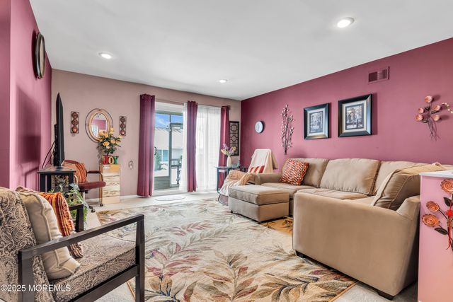 5 Oriel Way, Marlboro, NJ 07746