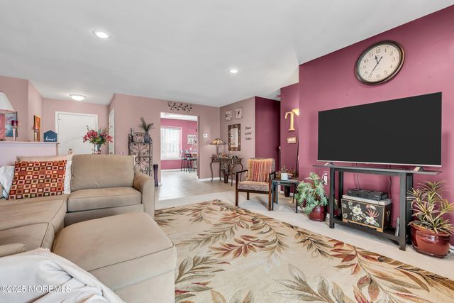 5 Oriel Way, Marlboro, NJ 07746