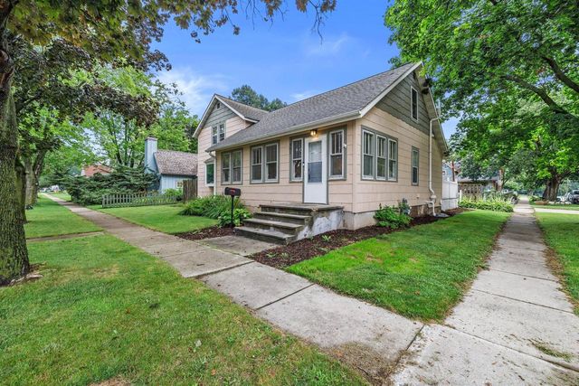 501 Haskins STREET, Lake Geneva, WI 53147