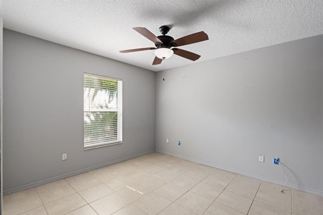 1042 SW Janette Avenue, Port St. Lucie, FL 34953
