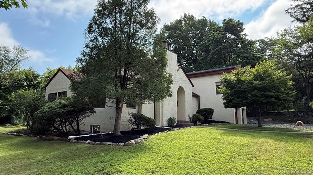 1 Sunset Drive, Suffern, NY 10901