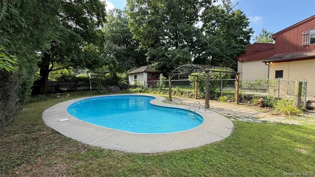 1 Sunset Drive, Suffern, NY 10901