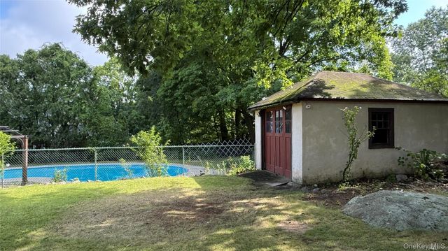 1 Sunset Drive, Suffern, NY 10901
