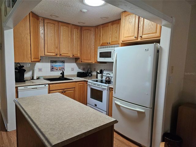 1905 CANTERBURY LANE E-9, Sun City Center, FL 33573