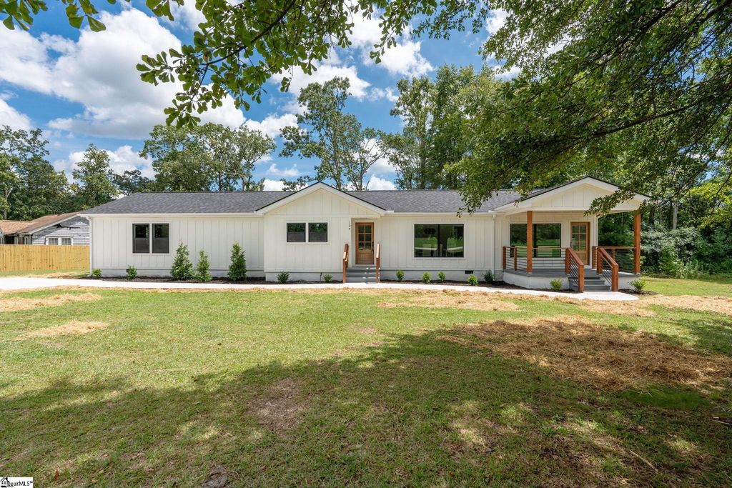 124 Edwards Circle, Simpsonville, SC 29681