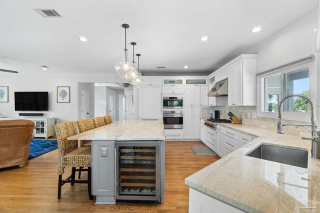 25 Calle Hermosa, Pensacola Beach, FL 32561