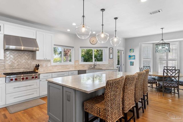 25 Calle Hermosa, Pensacola Beach, FL 32561