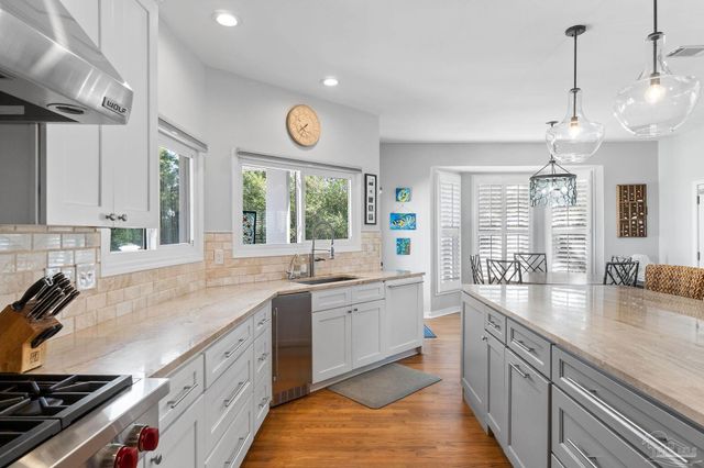 25 Calle Hermosa, Pensacola Beach, FL 32561