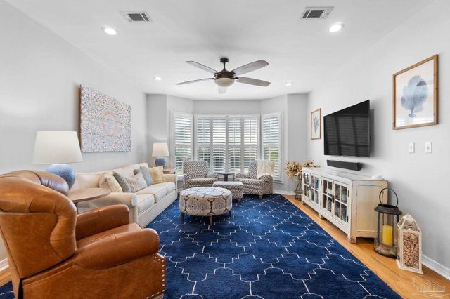 25 Calle Hermosa, Pensacola Beach, FL 32561