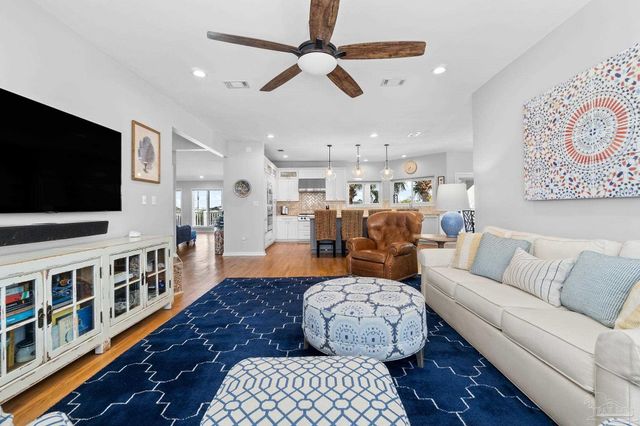 25 Calle Hermosa, Pensacola Beach, FL 32561