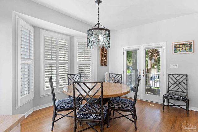 25 Calle Hermosa, Pensacola Beach, FL 32561