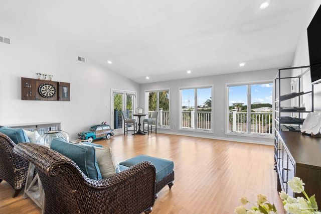 25 Calle Hermosa, Pensacola Beach, FL 32561