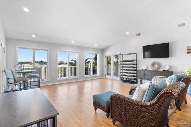 25 Calle Hermosa, Pensacola Beach, FL 32561