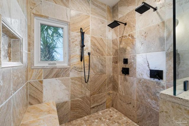 25 Calle Hermosa, Pensacola Beach, FL 32561