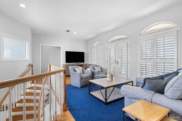 25 Calle Hermosa, Pensacola Beach, FL 32561