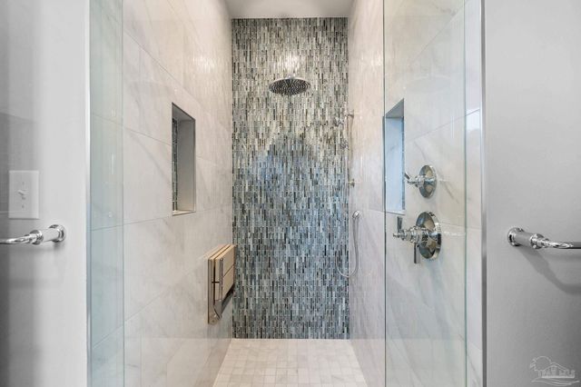 25 Calle Hermosa, Pensacola Beach, FL 32561