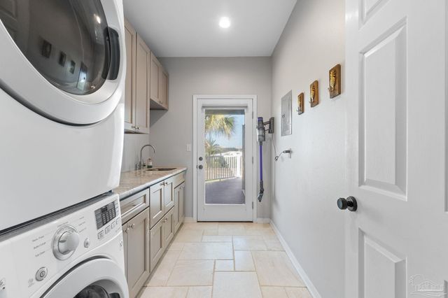 25 Calle Hermosa, Pensacola Beach, FL 32561