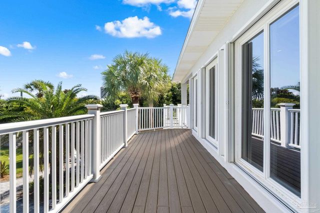 25 Calle Hermosa, Pensacola Beach, FL 32561