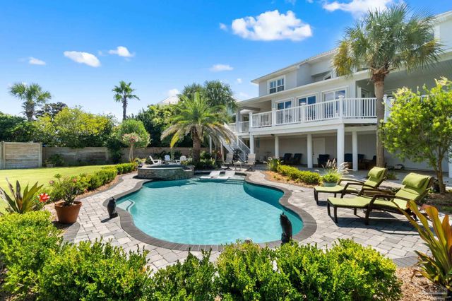 25 Calle Hermosa, Pensacola Beach, FL 32561