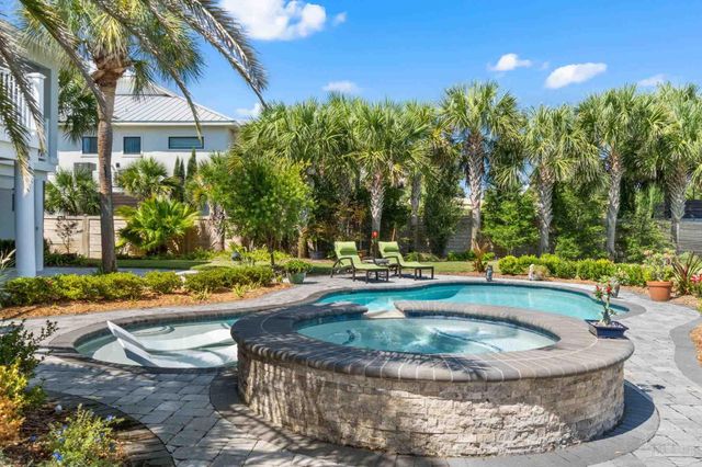 25 Calle Hermosa, Pensacola Beach, FL 32561