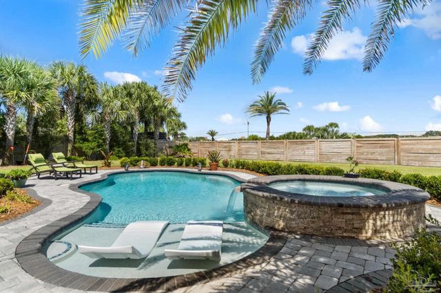 25 Calle Hermosa, Pensacola Beach, FL 32561