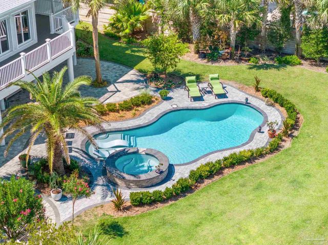 25 Calle Hermosa, Pensacola Beach, FL 32561
