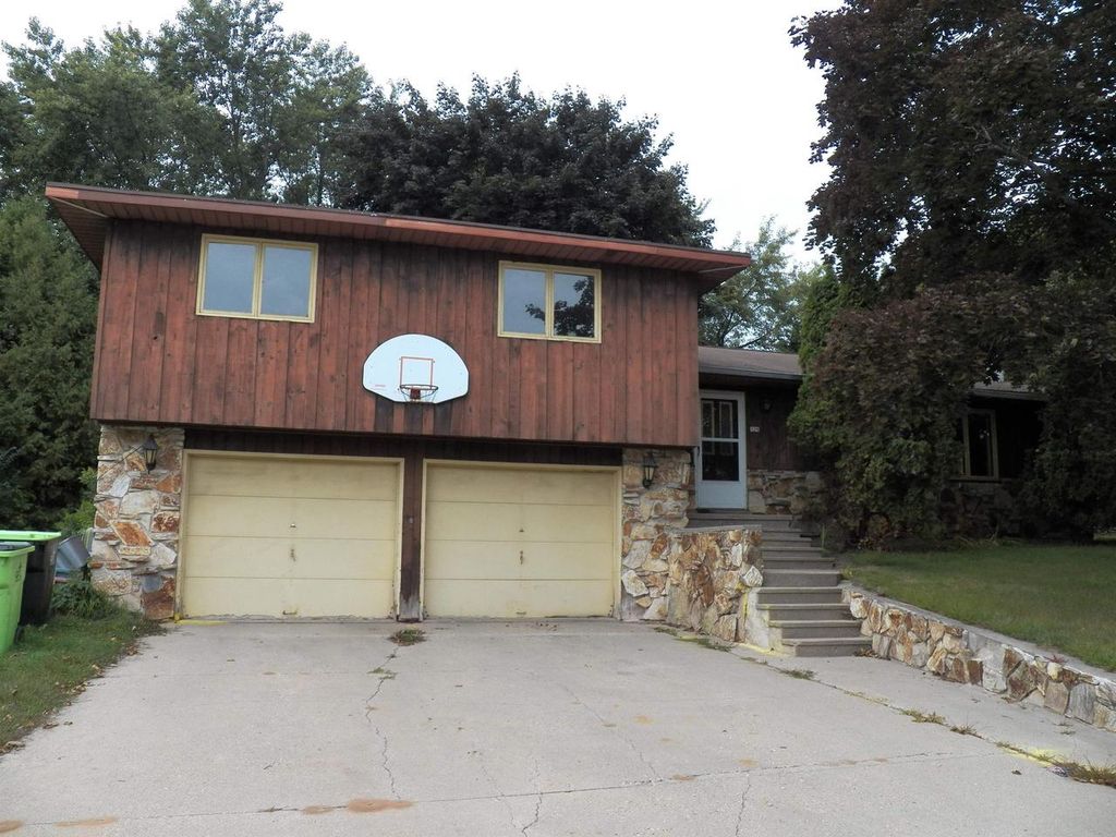 129 HILLSIDE AVENUE, Oconto Falls, WI 54154