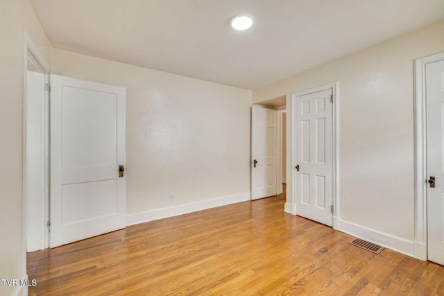 711 East Unaka Avenue, Johnson City, TN 37601