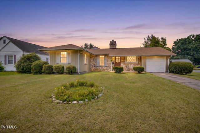 711 East Unaka Avenue, Johnson City, TN 37601