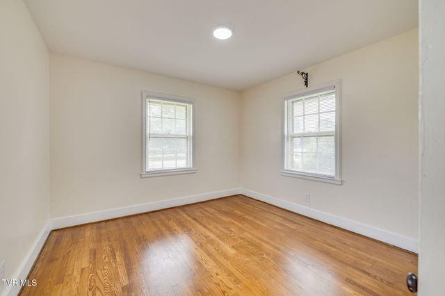 711 East Unaka Avenue, Johnson City, TN 37601