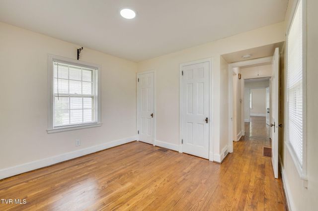711 East Unaka Avenue, Johnson City, TN 37601